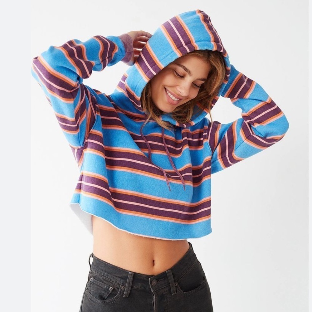 ❤️ 2/$15 URBAN OUTFITTERS VINTAGE STYLE CROPPED HOODED SWEATER - Picture 2 of 12